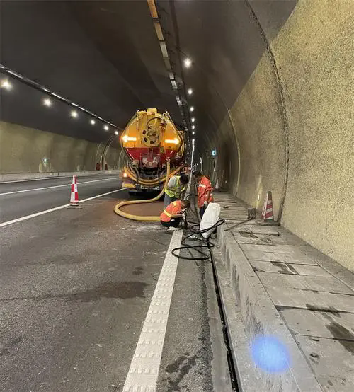 姜堰隧道排水渠清淤